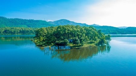 hồ Yên Trung